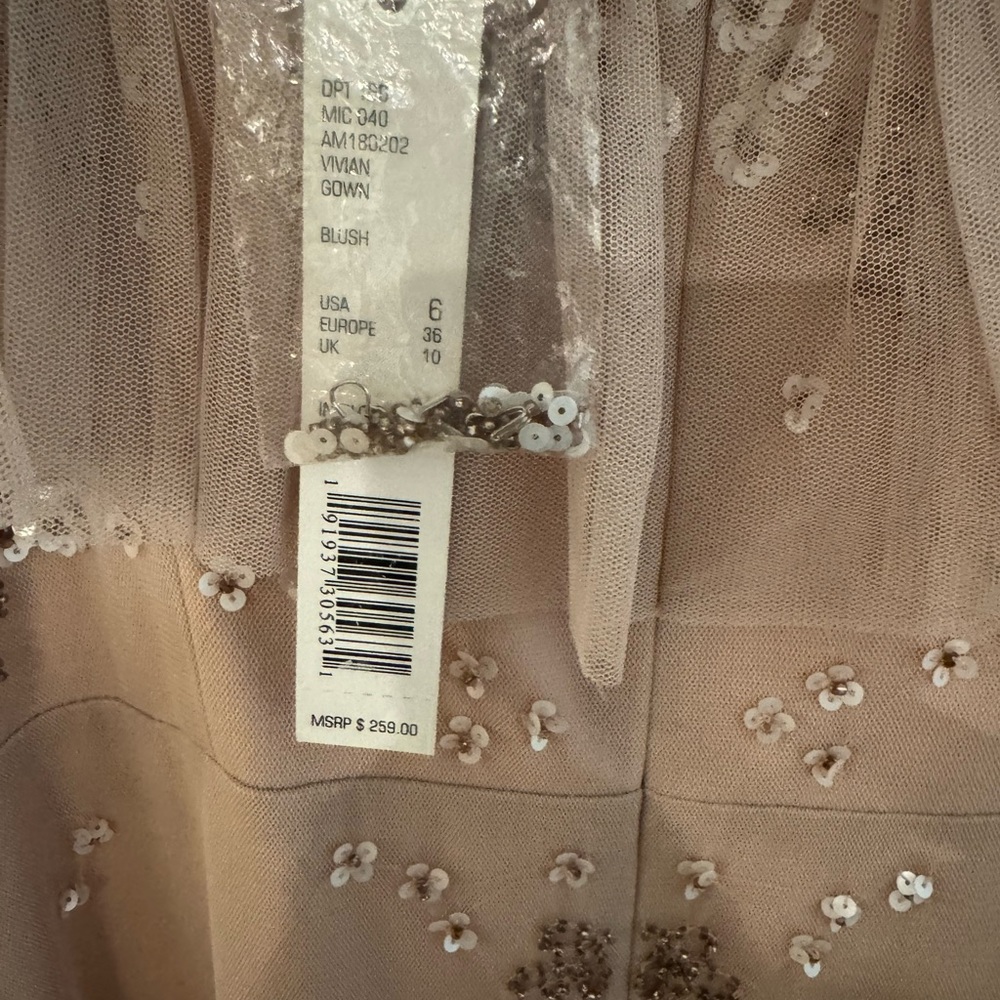 Gorgeous Formal Dress - Picture 3 of 7